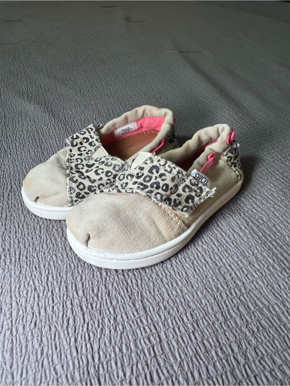 TOMS Kids Beige Canvas Slip-Ons with Leopard Strap and Pink Trim